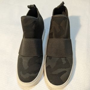 Material Girl Mquila Sock Wedge Sneakers Women’s Size 6M Camouflage Green